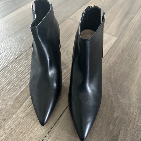 Stuart Weitzman size 10 Dasha black leather zip up bootie - NWT - Picture 5 of 8